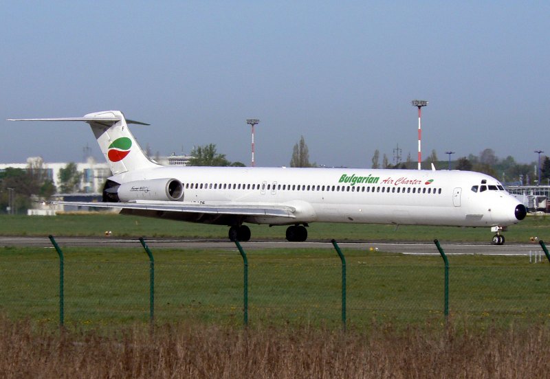 Bulgarian Air Charter MD 82 LZ-LDF am 16.04.2007 bei der Landung auf der ehemaligen Nordbahn des Flughafen Berlin-Schnefeld