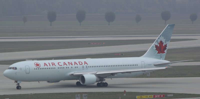 C-FMWP (Boeing 767-333/ER) verlsst MUC als AC 857 in Richtung Toronto.