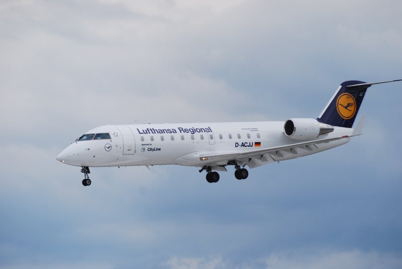 Bombardier CRJ 200 Helmstedt D-ACJJ im Anflug auf Hamburg Fuhlsb�ttel