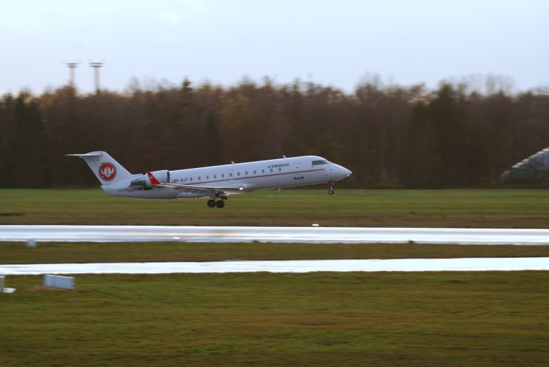 Canadair Regional Jet 100LR OY-RJF der Cimber Air beim Start in Hamburg Fuhlsbttel am 16.11.08
