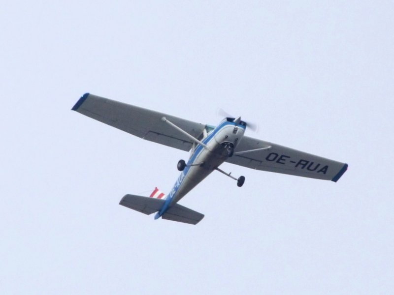 Cessna 150 (OE-AUA) im Luftraum ber Ried i.I.; 081115 