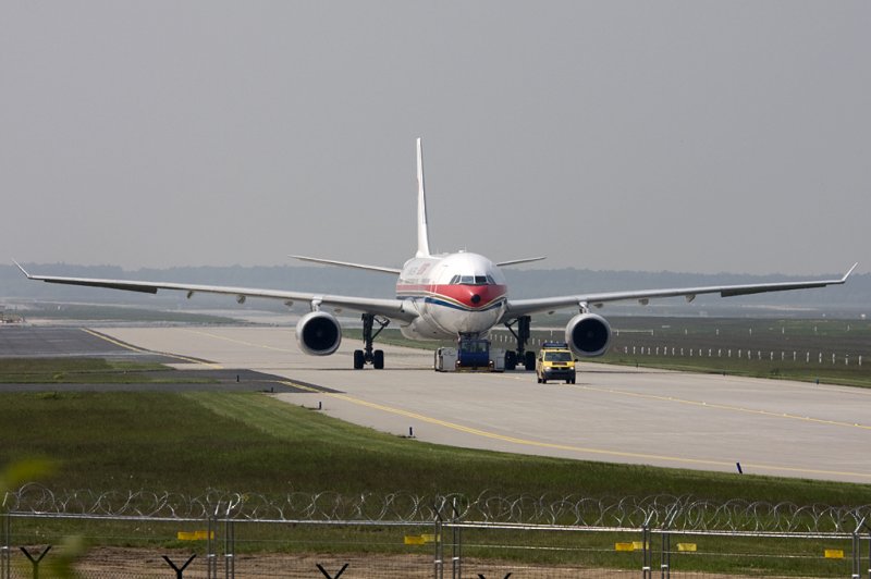 China Eastern, B-6122, Airbus, A330-243, 01.05.2009, FRA, Frankfurt, Germany

