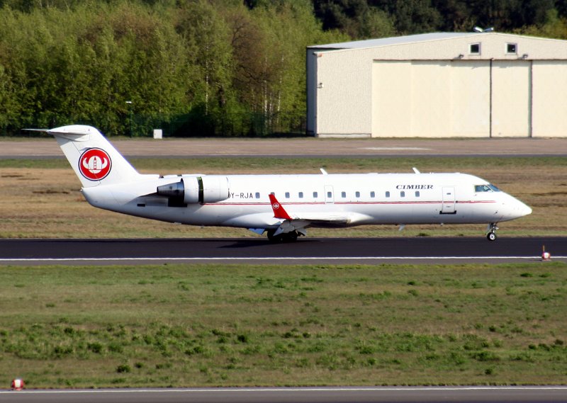 Cimber Air CRJ200ER OY-RJA nach der Landung in Berlin-Tegel am 19.04.2009