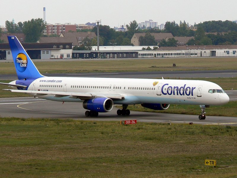 Condor B 757-330 D-ABOM am 16.09.2006 auf dem Flugahfen Berlin-Tegel