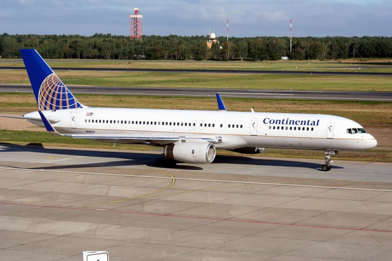 Continental Airlines B 757-224 N18119 am 12.09.2009 auf dem Flughafen Berlin-Tegel