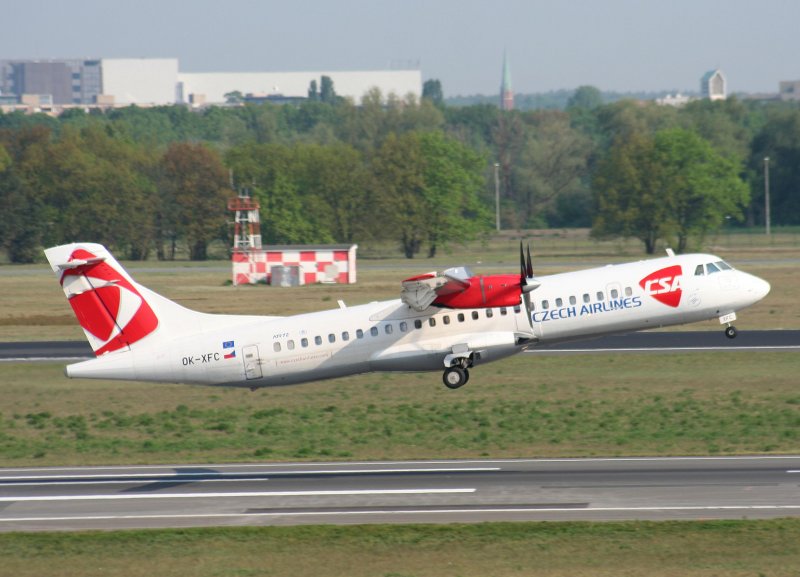 CSA ATR-72-200 OK-XFC beim Start in Berlin-Tegel am 30.04.2009