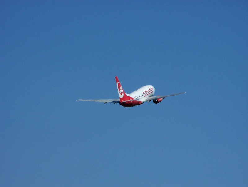 D-ABBW (Boeing 737-700) von Air Berlin kurz nach dem Start Richtung Palma de Mallorca (10.05.2008).