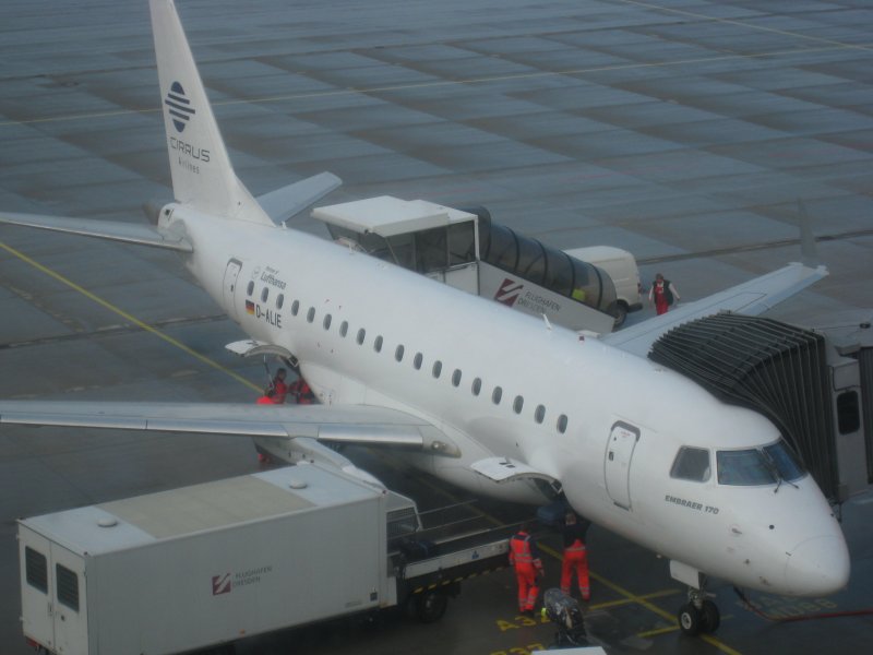 D-ALIE der Cirrus Airlines bernimmt am 25.01.2009 den Lufthansa Flug von Dresden nach Frankfurt.