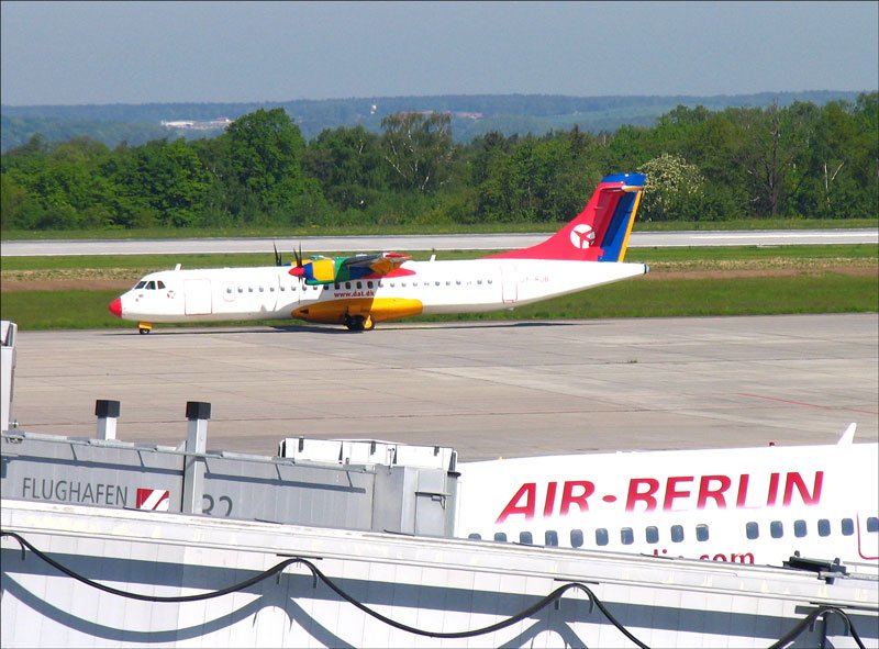 Danish Air Transport (DAT) Arospatiale ATR-72-202 OY-RUB rollt zum Start als Flug DTR 4571 nach Salzburg; Dresden-Klotzsche, 09.05.2008
