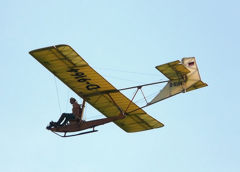 Das ist kein Modell, der Schulgleiter ist flugtchtig und wird hier auf dem Segelfluggelnde Wolfsaap vorgeflogen. Das Bild stammt vom 16.08.2008