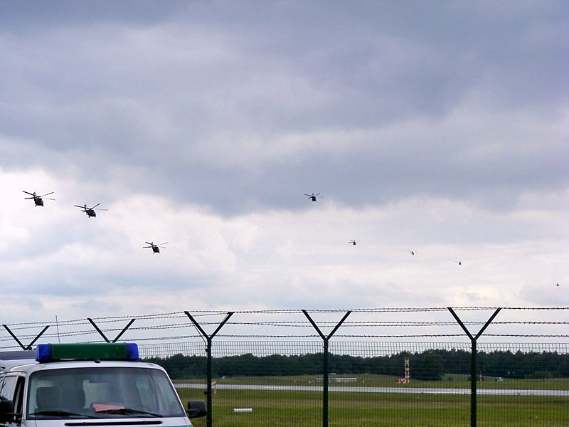 Das Marine Helicopter Squadron One (mit  Marine One ) bringt US-Prsident Obama von Dresden nach Buchenwald. (5.6.2009)
