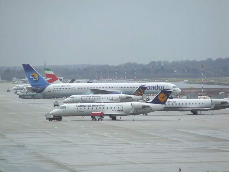 Das Vorfeld des Dsseldorfer Flughafen am 22.12.2008