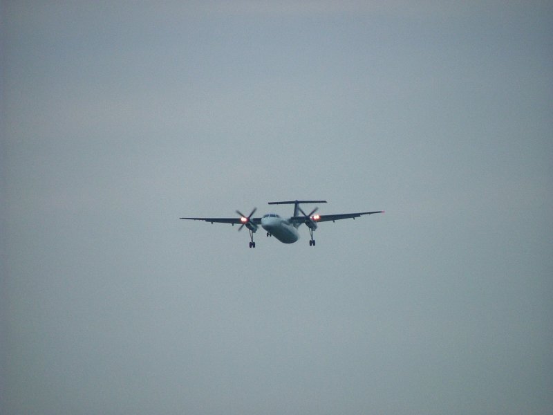 Dash 8-300 im Landeanflug