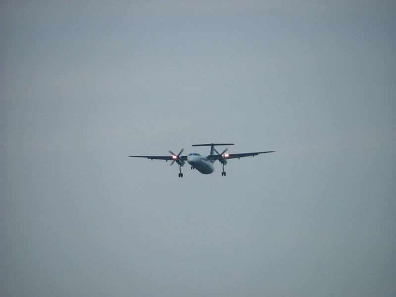 Dash 8-300 im Landeanflug  