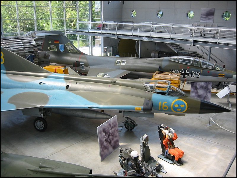 In der Au�enstelle des Deutschen Museums in der Flugwerft Schlei�heim