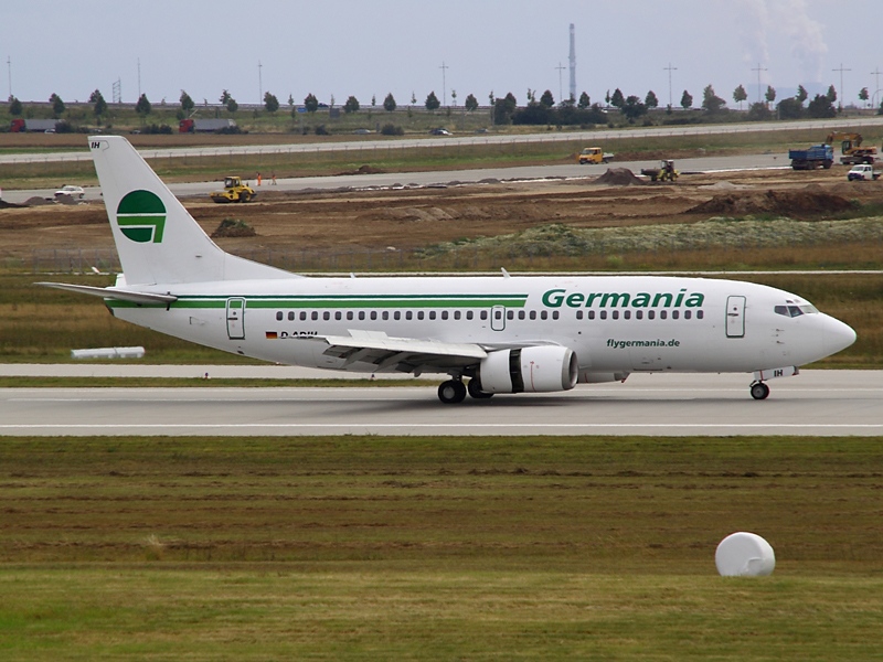 Die D-ADIH (737-300) fliegt nun wieder fr Germania. (Leipzig am 13.7.2009)
