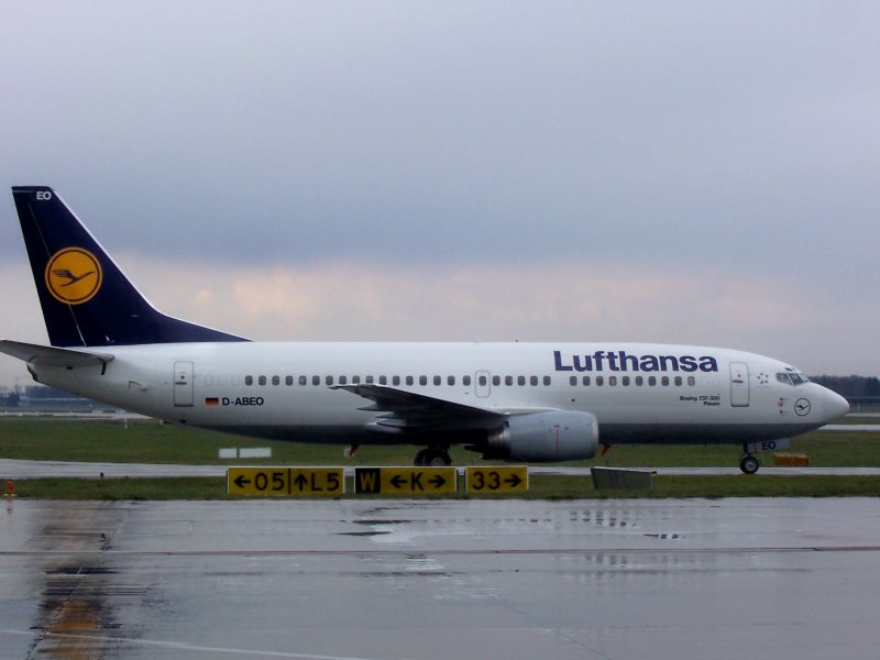 Die Plauen, eine Boeing 737-300 der Lufthansa, am 13.04.08 in Hamburg.