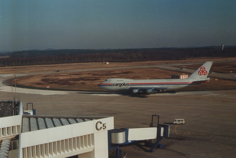 Dieses Foto(1984)zeigt eine Boeing 747-200F, Cargolux Flughafen Kln/Bonn (CGN)