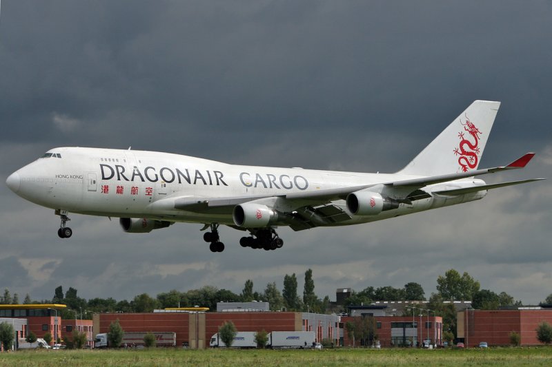Dragonair Cargo Boeing 747-412(BCF) , B-KAF , kurz vor der Landung auf Rwy 36R , AMS 7.Sept.2007