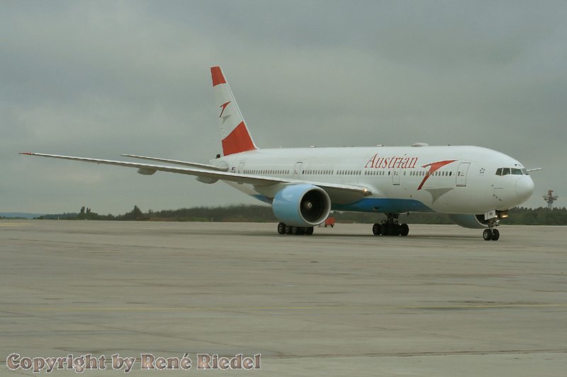 Die Boeing 777-2Z9 ER ( OE-LPB ) von Austrian Airlines