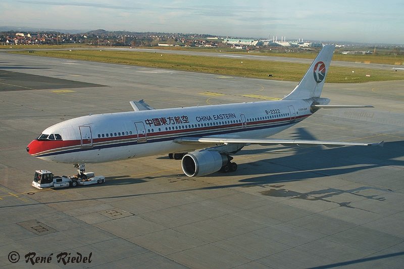 Dieser Airbus A-300-605 R (A-300B4-605R)von China Eastern Airlines kam in