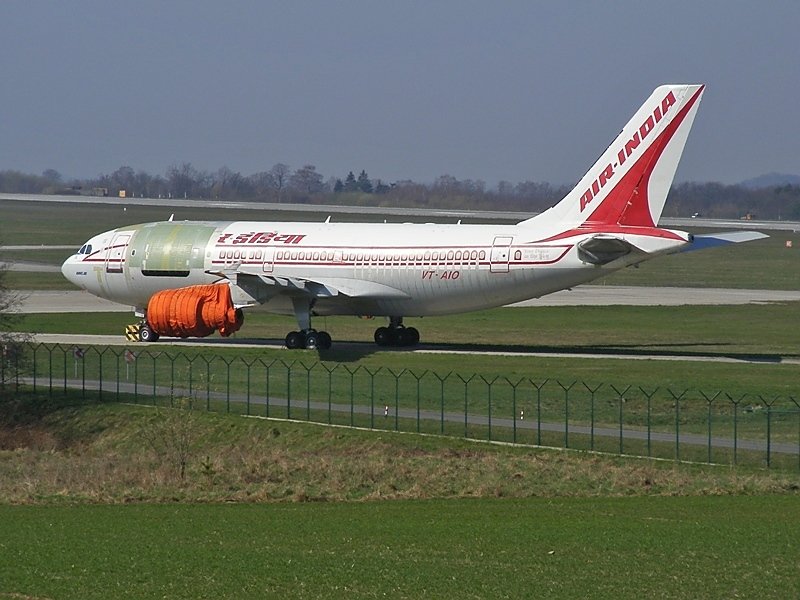 Ein A310-300 von Air India wird in Dresden zum Frachter
