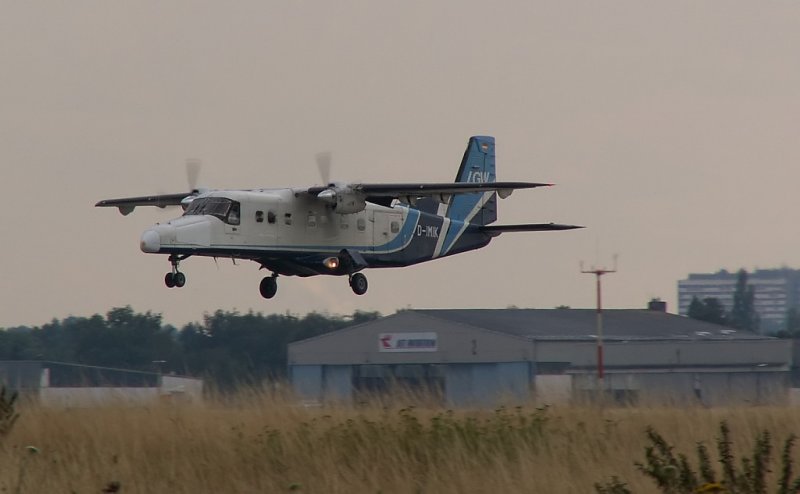 Die D-IMIK schwebt auf die 05L zu. Das Foto stammt