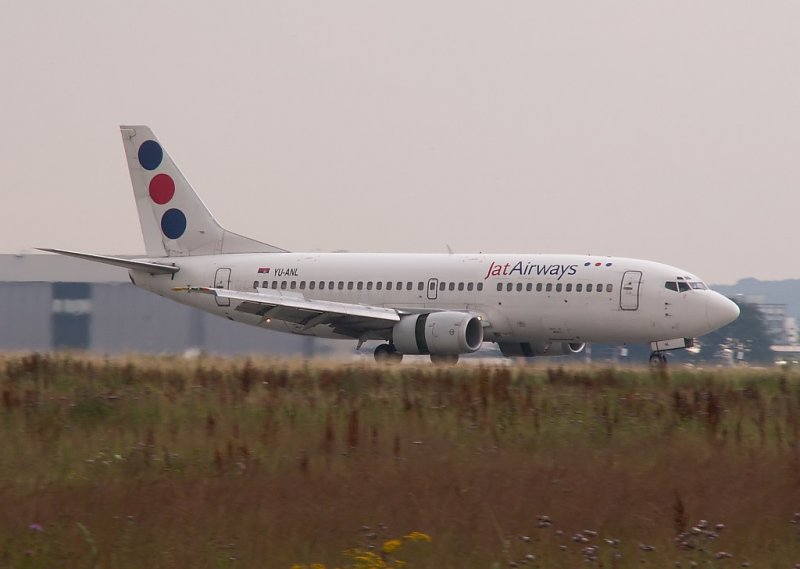 Die YU-ANL der JAT Airlines bei der Landung auf der