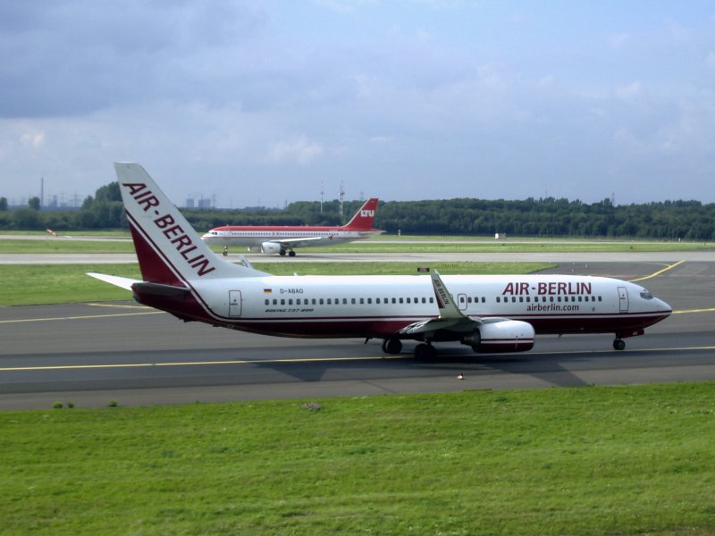 Ein Air Berlin Flugzeut eines Nachmittags am D�sseldorfer Flughafen. Dieses