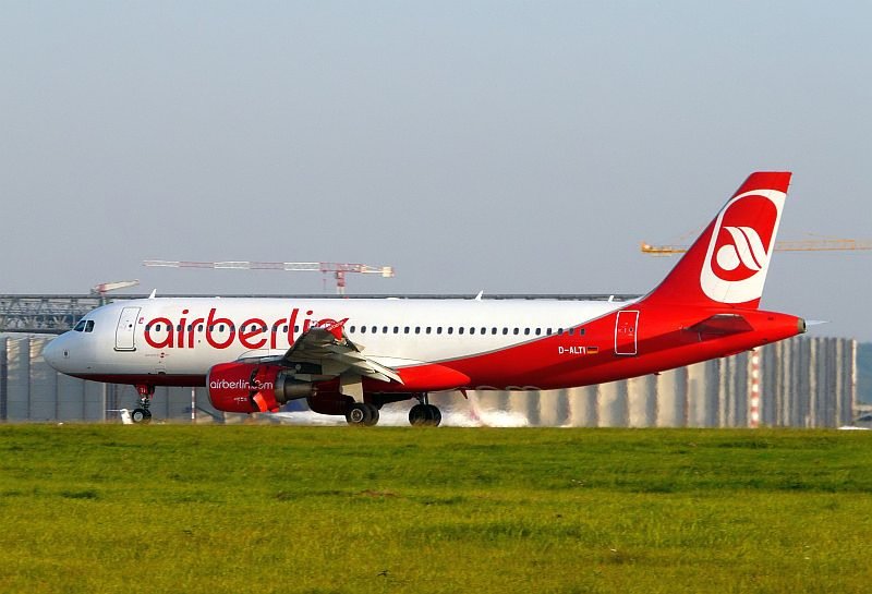 Landung eines Air Berlin Airbusses. Irgendwie mag ich die neue