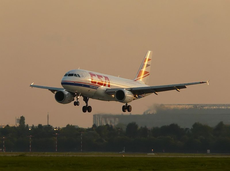 CSA auf ihrem Abendflug nach D�sseldorf. Das Bild stammt vom