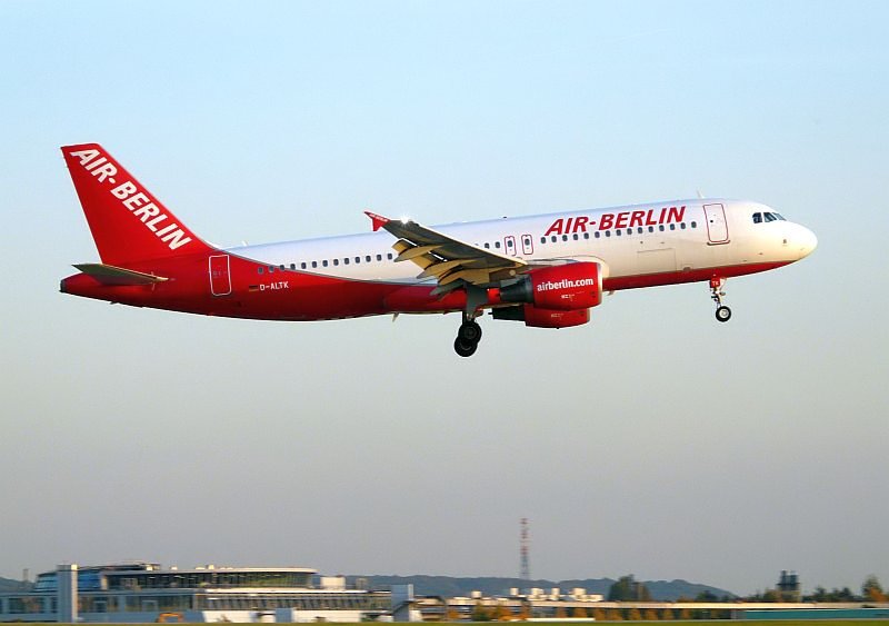 Die mittlere Air Berlin Lackierung. Das Bild zeigt einen Airbus