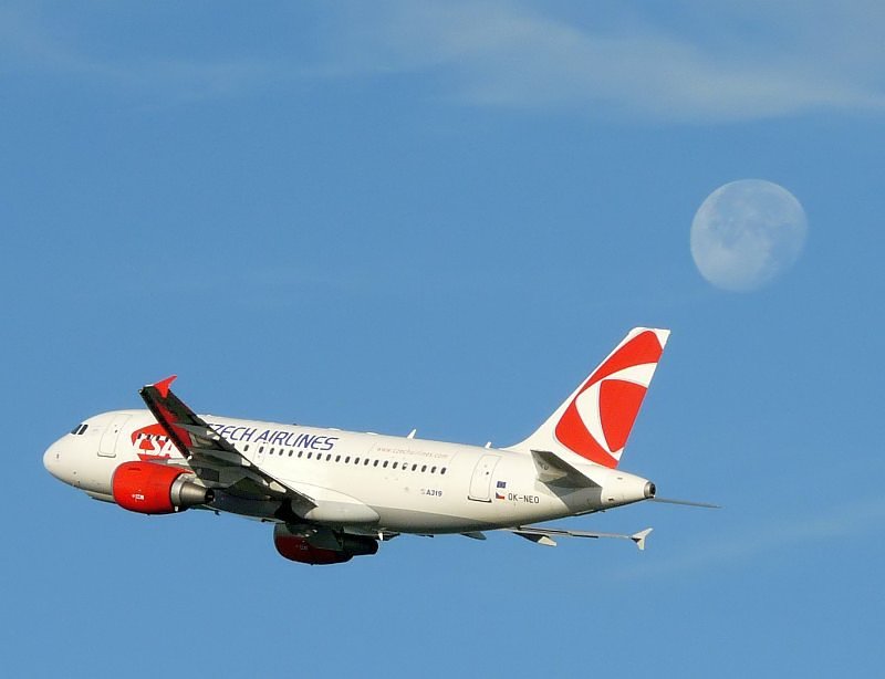 Start eines CSA Jets in den neuen Farben der Airline.
