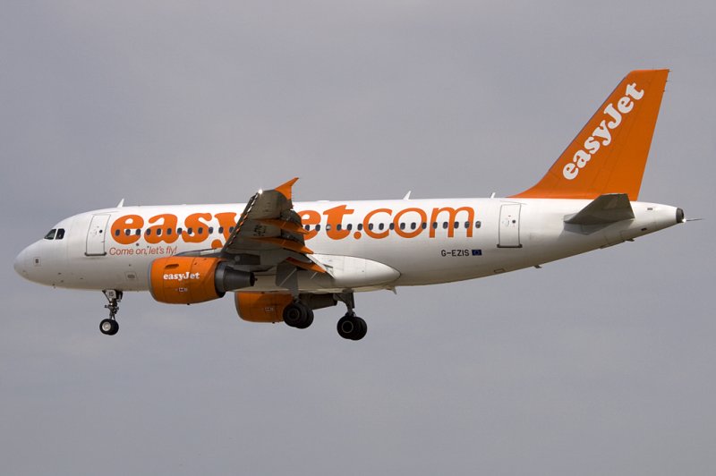 Easy Jet, G-EZIS, Airbus, A319-111, 21.06.2009, BCN, Barcelona, Spain 

