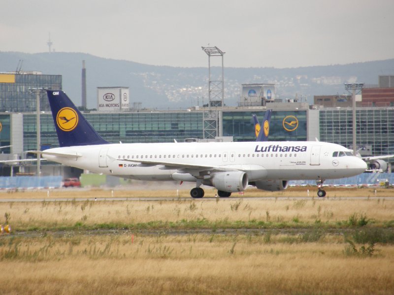 Ein Airbus A 320 der Lufthansa in Frankfurt am Main am 16.07.2008.