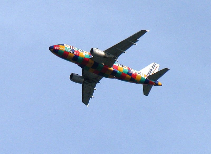 Ein Airbus A319-100 (A3191) der germanwings mit Werbung fr Park Inn Hotels als Flug 4U 028 Kln-Bonn - Dresden-Klotzsche, 25.05.2008  (1)
