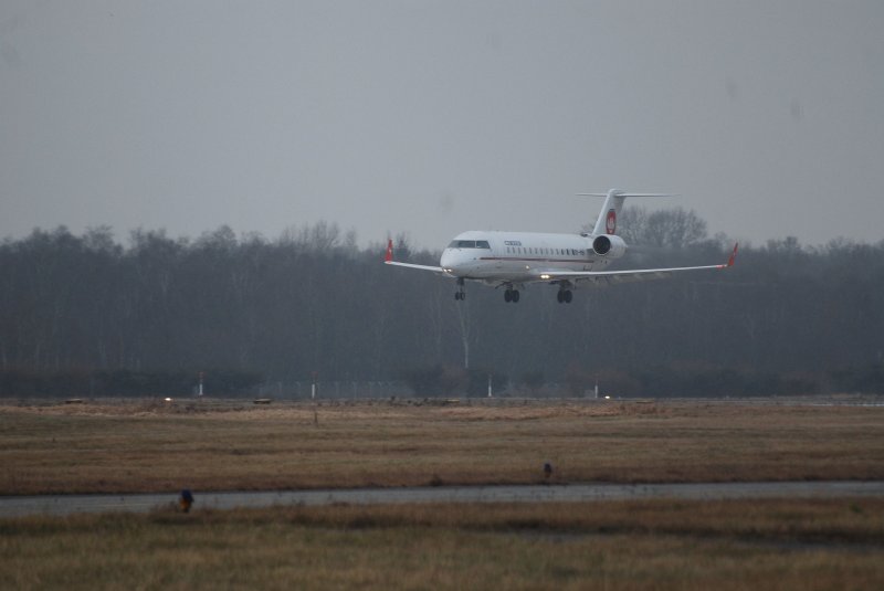 Ein Bombardier Canadair Regional Jet 100LR im Anflug auf Hamburg Fuhlsbttel am 29.01.09