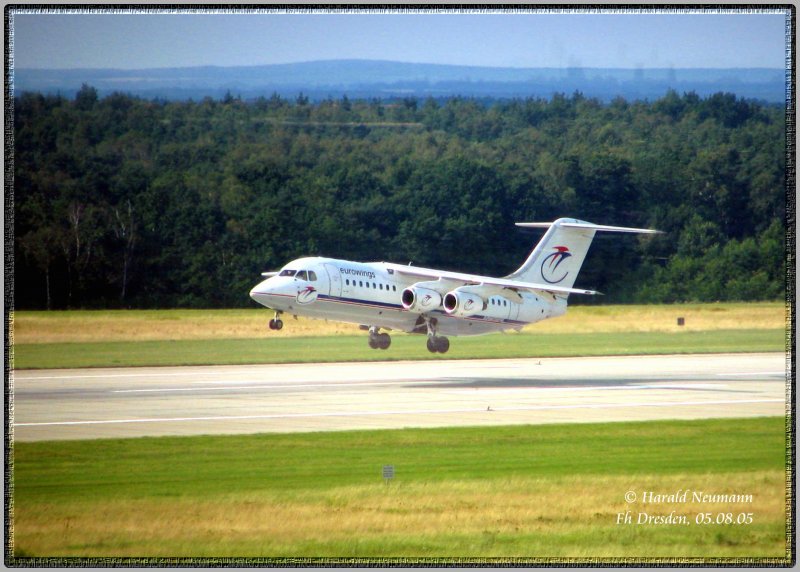 eine BAe 146-200 der Eurowings startet auf dem Flughafen Dresden, 05.08.05.
