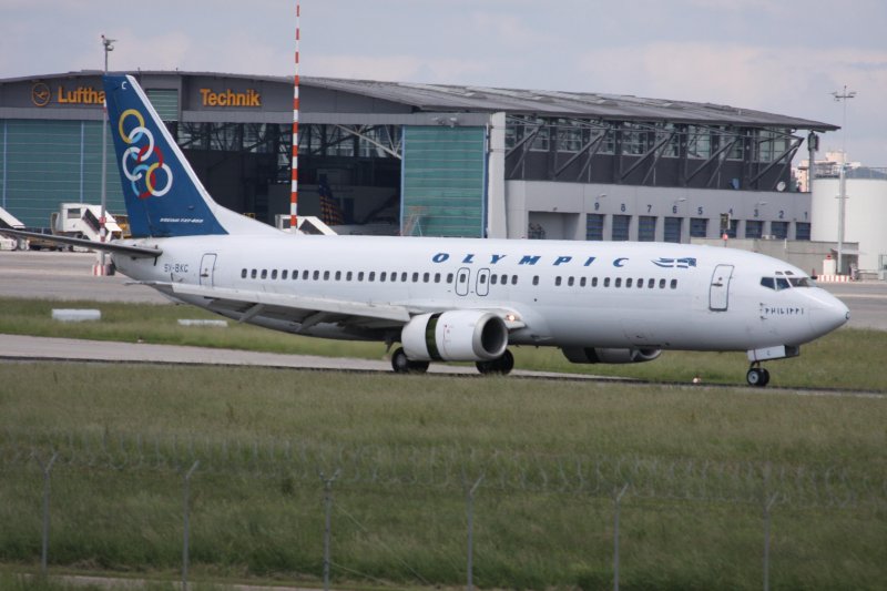 Eine Boeing 737 der OLYMPIC AIRLINES mit der Kennung SX-BKC aufgenommen am 30.05.09 am Flughafen Stuttgart.

