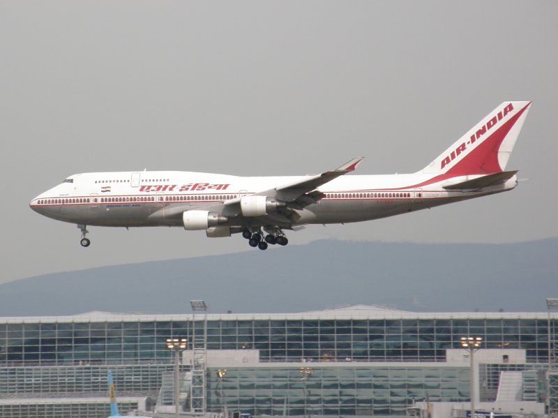 Eine Boeing 747-400 der Air India bei der Landung in Frankfurt am Main am 07.08.2008.