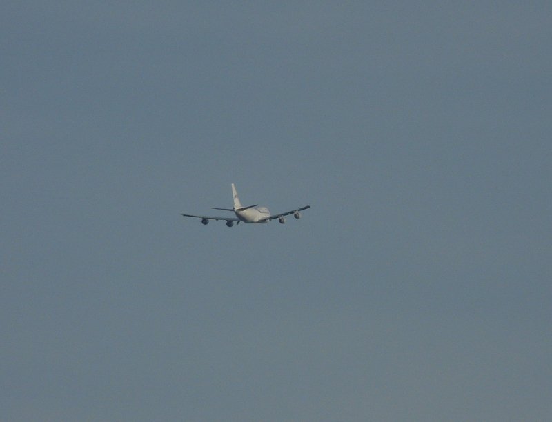 Eine Boeing 747 der JETT8 AIRLINES CARGO berfliegt den Bahnhof von Ettelbrck am 03.02.08 gegen 16 Uhr.