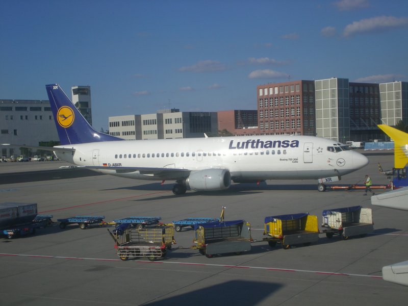 Eine Boing 737-300 in Frankfurt, 23.07.08 um 18:25 Uhr. 