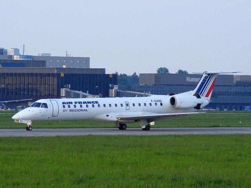 Eine ERJ-145MP der Air France Regional (F-GVHD). Hannover am 2.5.2009.