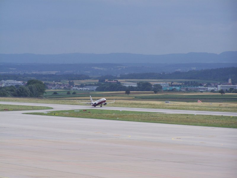 Eine Flugmaschiene von Air Berlin beim Abflug von Stuttgart-Flughafen/Airport, dieses Flugzeug flog nach Monastier(Tunesien).