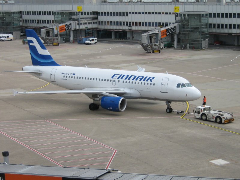 Eine Maschine von Finnair im Dsseldorfer Flughafen