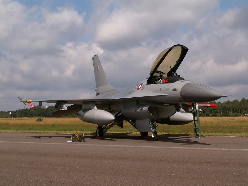 Noch eine F-16. Diesesmal eine D�nische. Das Foto stammt vom