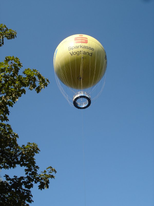 Fesselballon an der Gltzschtalbrcke bei Mylau/Sachsen,
ca.80m Aufstieg fr etwa 15 Personen,
eine Mitfahrt lohnt sich!