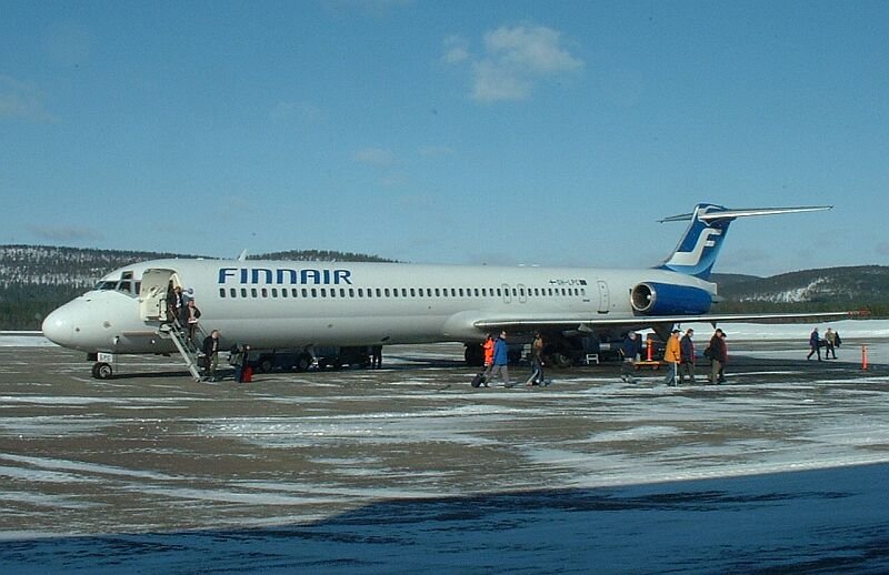 McDonnell Douglas MD 83 (heute Boing) ist von Helsinki kommend