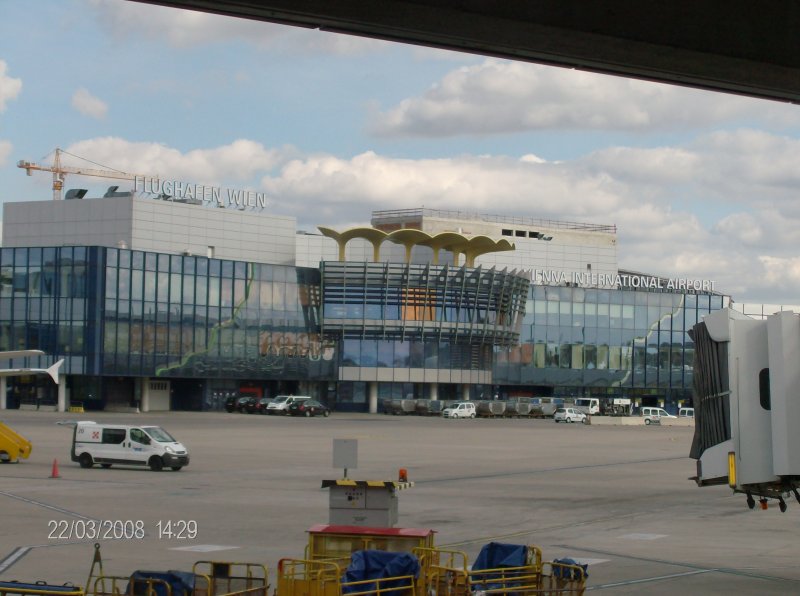 Flughafen Wien mit der Schrift