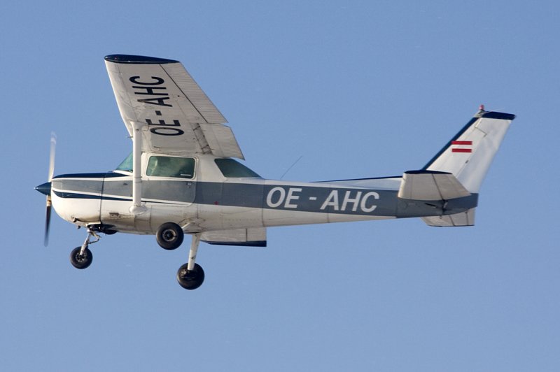 Flugsportverein Stockerau, OE-AHC, Cessna, 150M, 10.01.2009, SZG, Salzburg, Austria